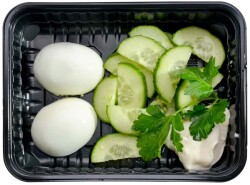 Салат из огурца с зелёным луком, яйцом и майонезом